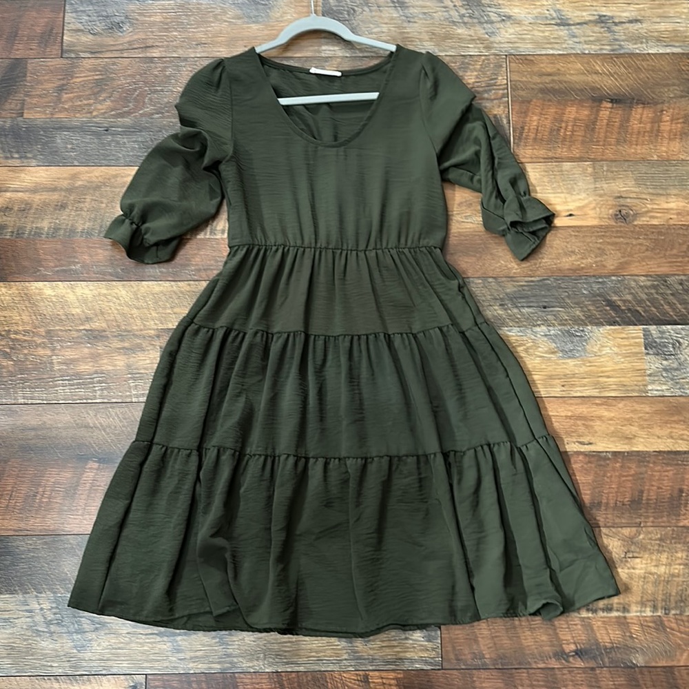 REb in J green dress Sz small
